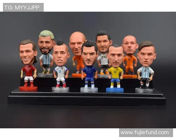 足球明星大头手办精致收藏款亮相 打造运动魅力与艺术融合之作